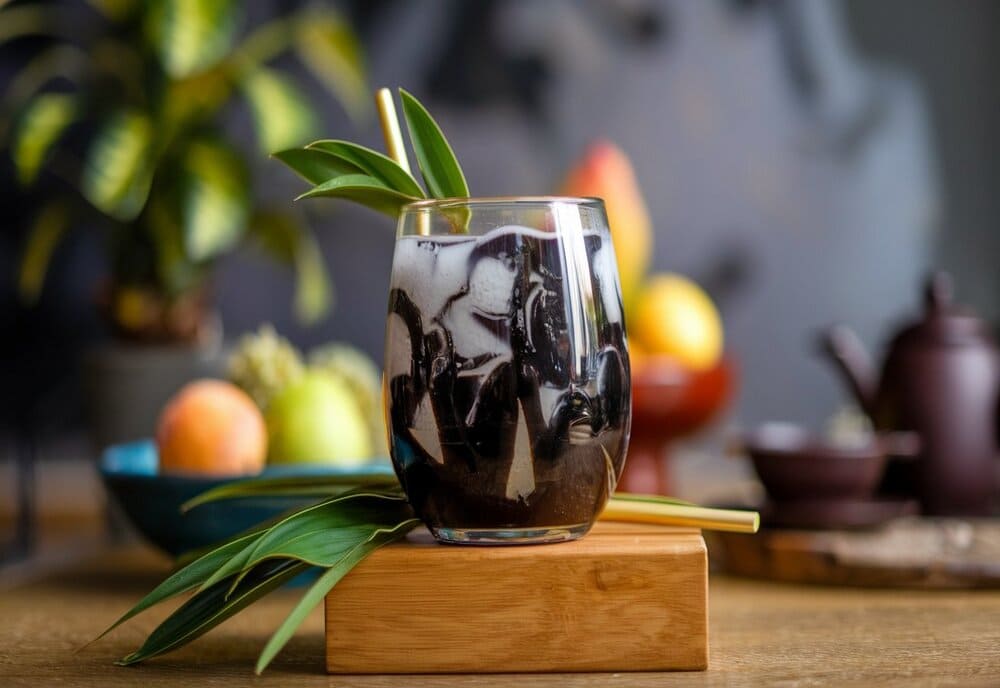 segelas minuman cincau hitam